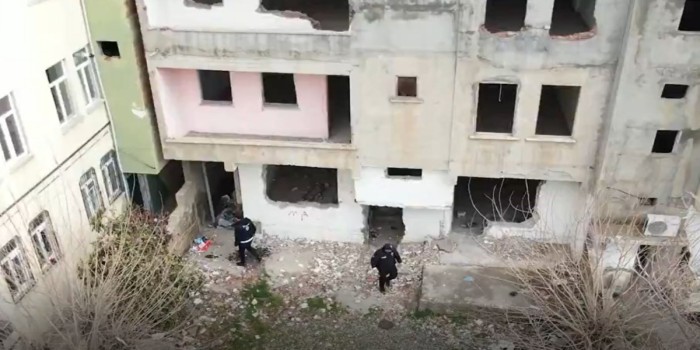 Adıyaman’da metruk binaların yıkım çalışmaları sürüyor